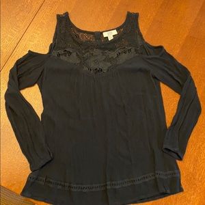 Open shoulder long sleeve top